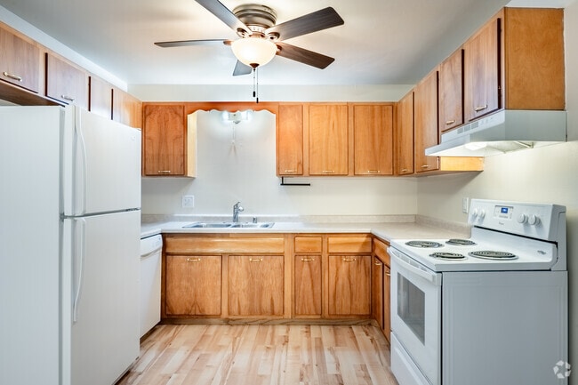 2BR, 1BA - 930SF - Kitchen