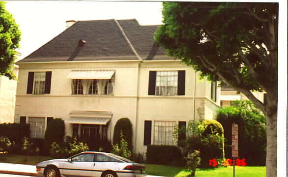 Photo - 152-162 S Spalding Dr Apartments
