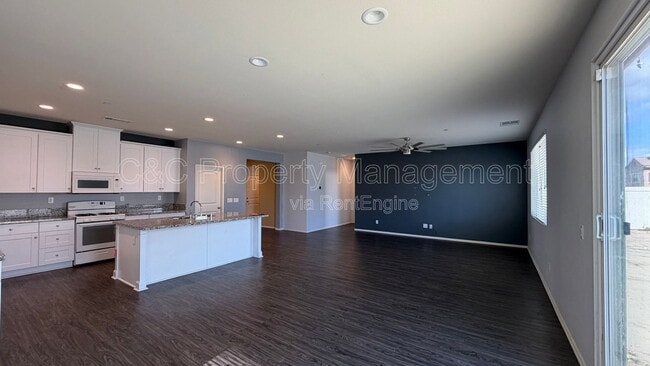 Photo - 2158 Albatross Way