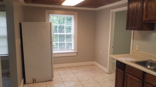 Photo - 1005 Langdale Dr Unit B