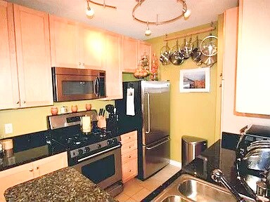 Kitchen - 851 N Glebe Rd Unidad 702