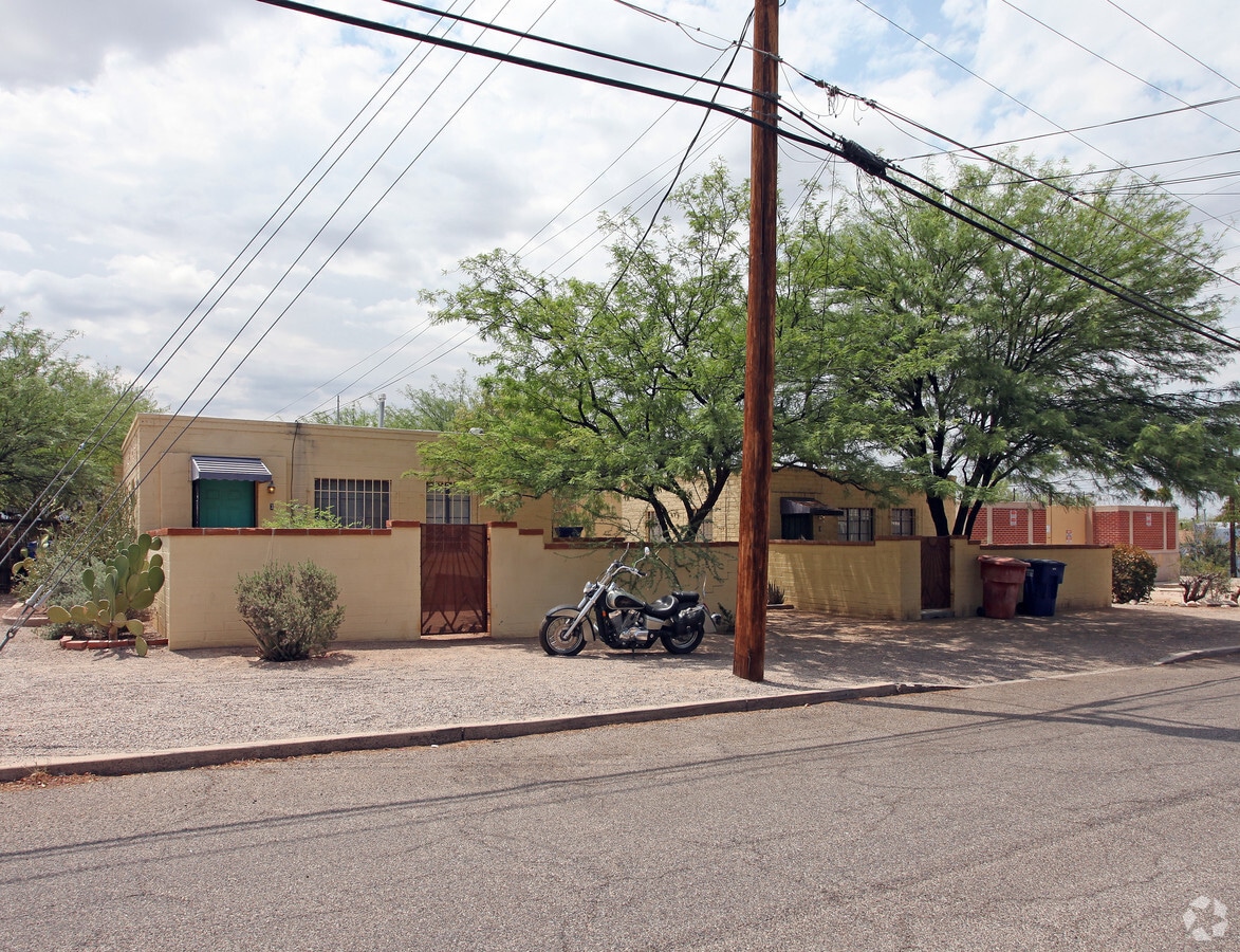 Photo - Spring Apartments