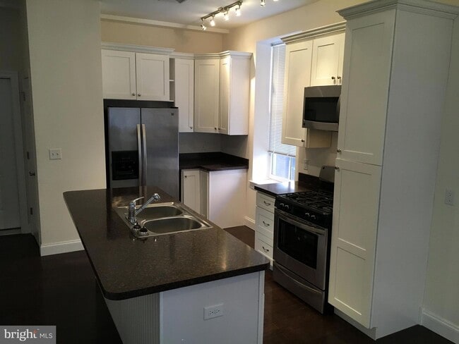 Building Photo - 22 N George St Unit 1