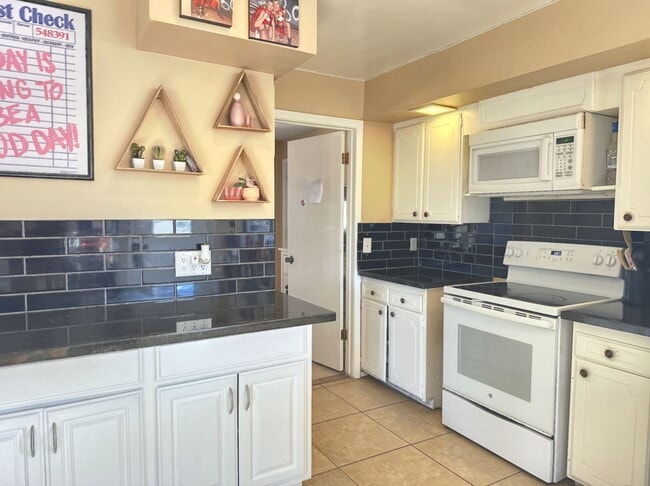 Photo - Available June, 2026  ASU   REMODELED -  5BR/2BA HOUSE SWIMMING POOL, BUILT IN FIRE-PIT,  BEAUTIF...