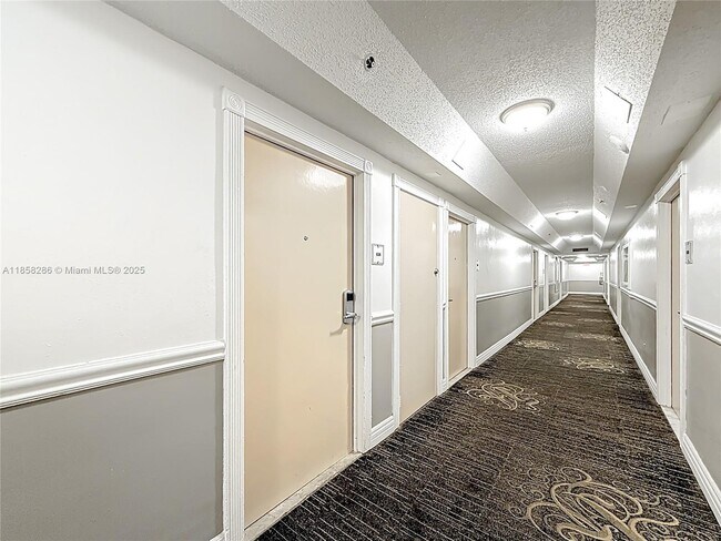 Photo - 19201 Collins Ave Unidad 636