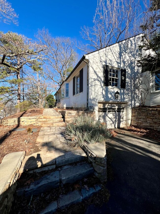 Photo - 3162 Stoneridge Rd SW