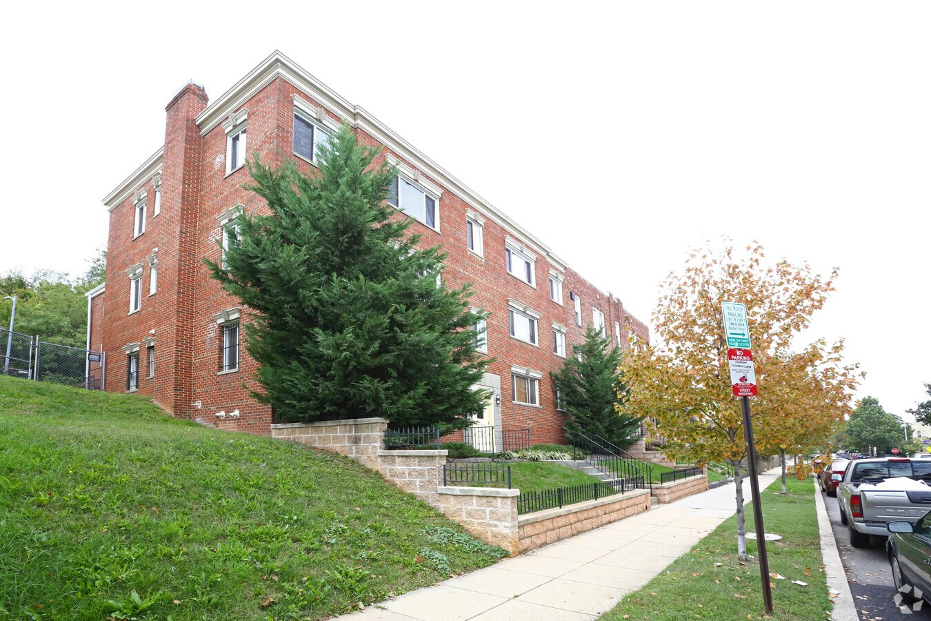 Photo - 2004 3rd St NE