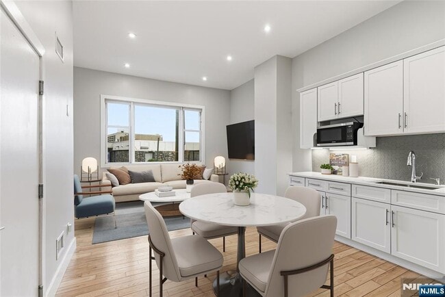 Building Photo - 12 Dempsey Ave Unit A