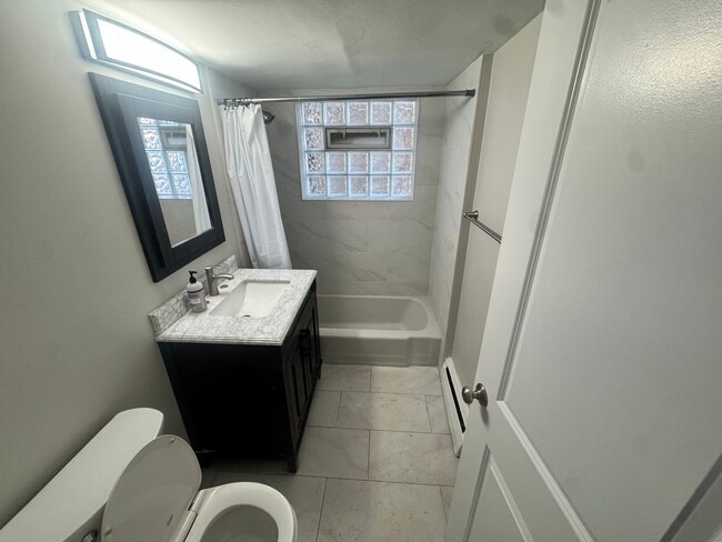 Photo - Warren Ave (A+B Units) Unidad B4