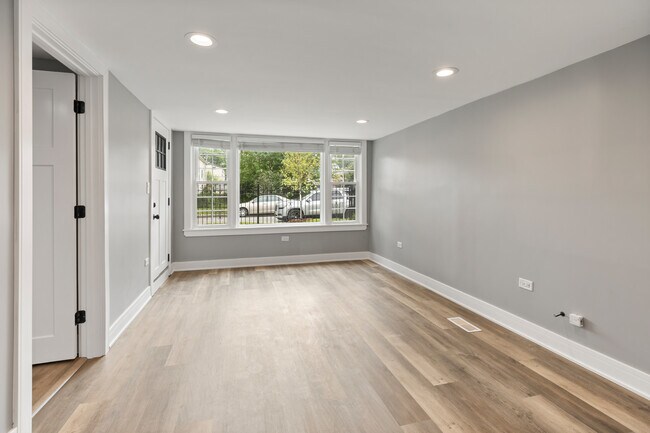 4624 N Springfield Ave Unit 1