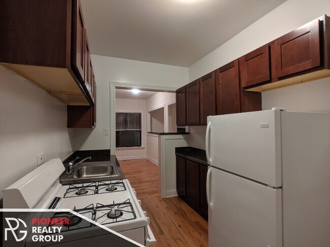 Photo - 824 W Waveland Ave Unit 1