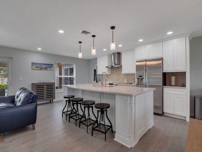 Photo - 606 Conn Way