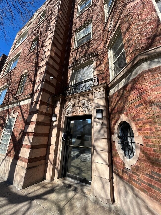 Photo - 850 E 82nd St Unidad 1 Rental