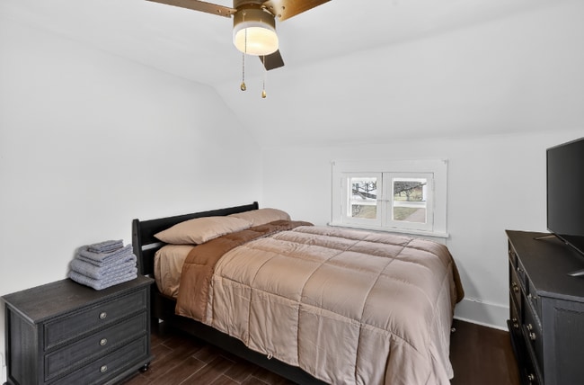 Photo - 430 N Linden St