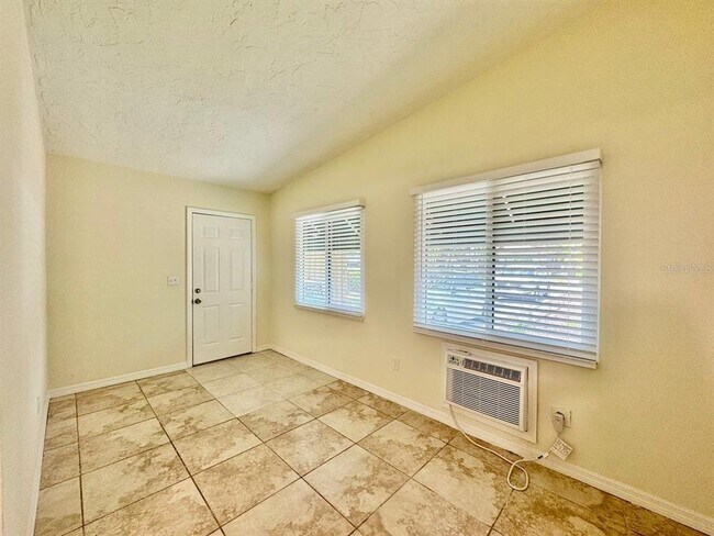 Photo - 533 Yelvington Ave