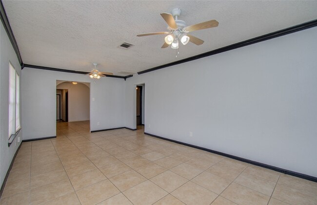 Photo - 5319 Bell St