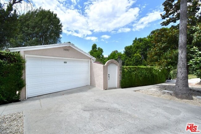 Photo - 14017 Valley Vista Blvd