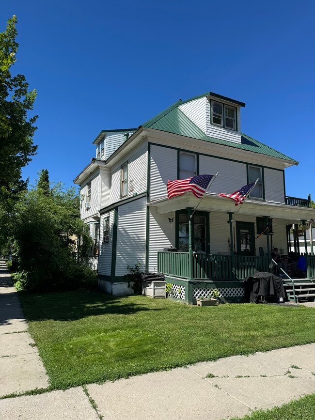 Building Photo - Prairie Rose Estate Unit 9