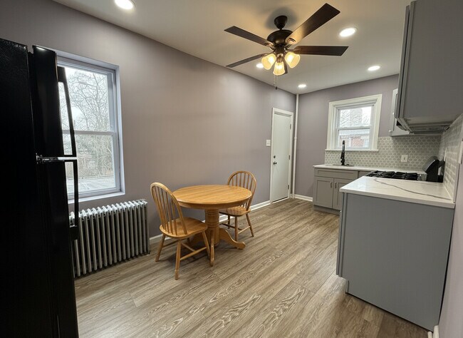 Photo - 347 Kerlin St Unit 3