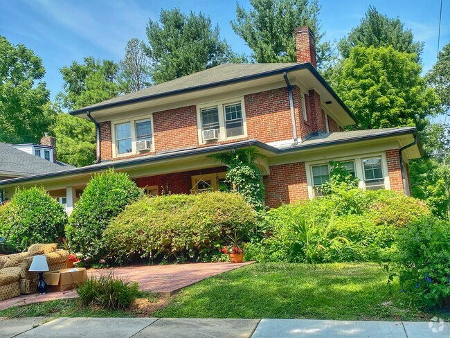 Building Photo - 90 Forest Hill Dr Rental