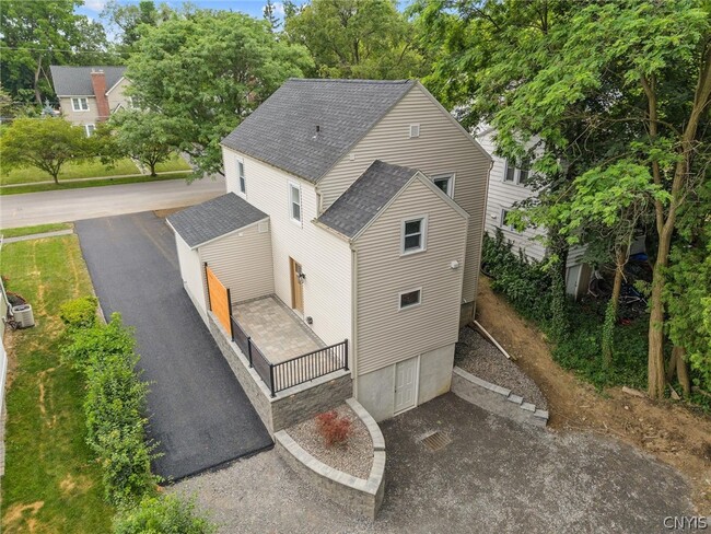 Photo - 106 Wellington Rd