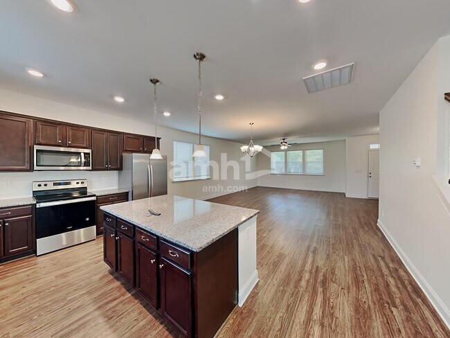 Photo - 307 Stowe Rd