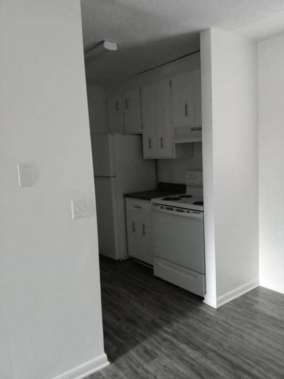 Photo - 300 Apache Dr