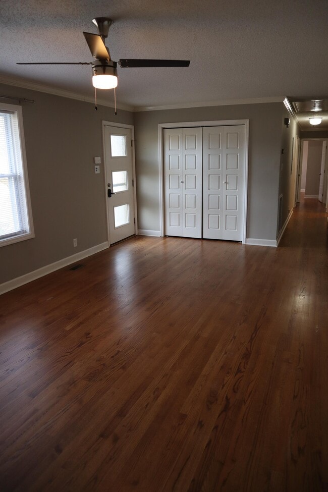 Photo - 105 Wildwood Dr