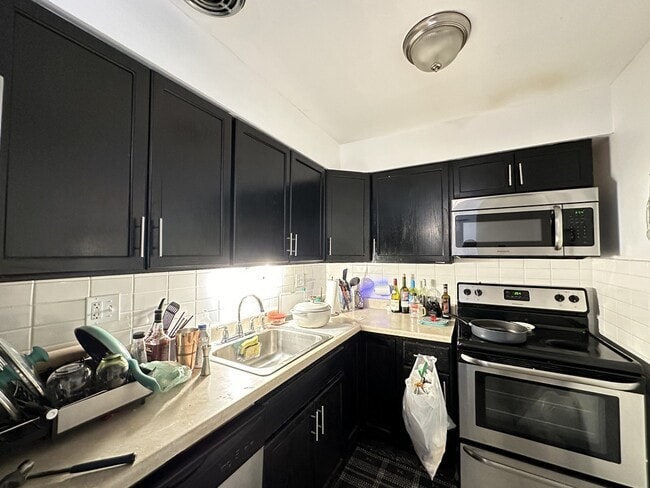 Photo - 3825 N Pine Grove Ave Unit 113