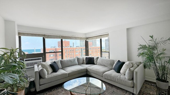 Photo - 2930 N Sheridan Rd Condo Unit 2012