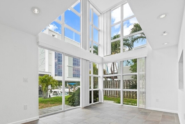 Photo - 1490 SE 15th St Unidad 104 Rental