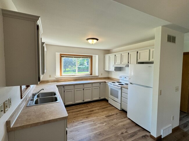 Cocina - 893 S Main St