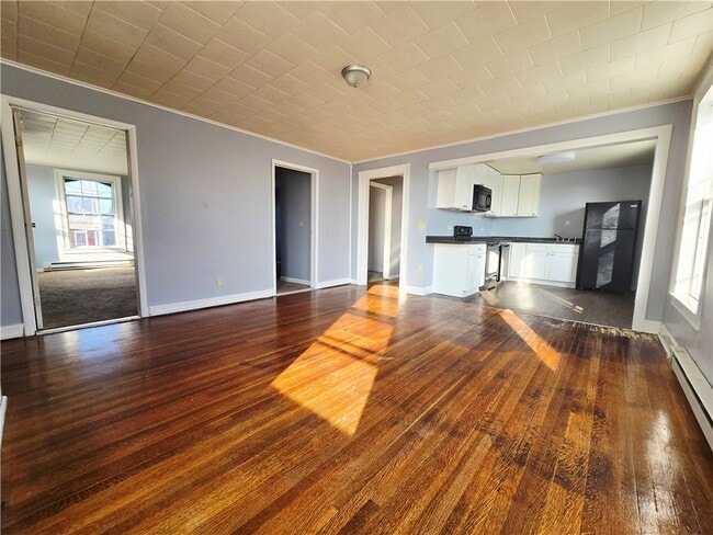 Photo - 81 Genesee St