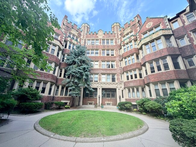 Building Photo - 10 Dana St Unit 206