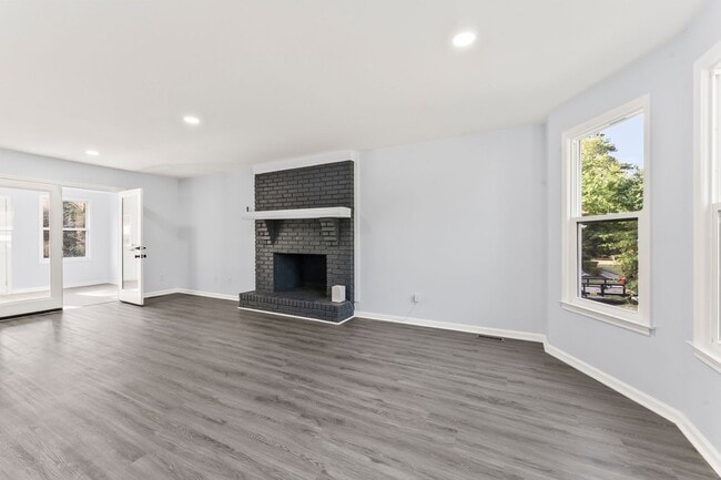 Photo - 2412 Bendemeer Dr