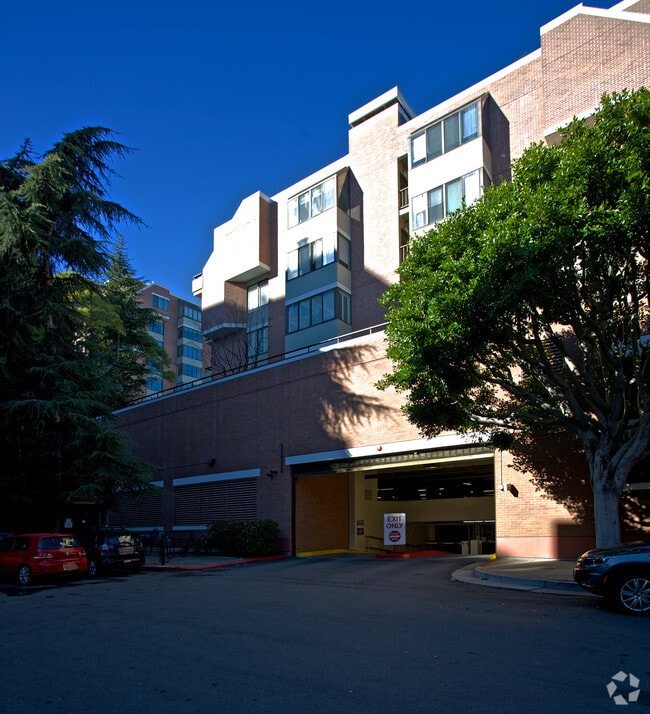 Photo - 101 Lombard St