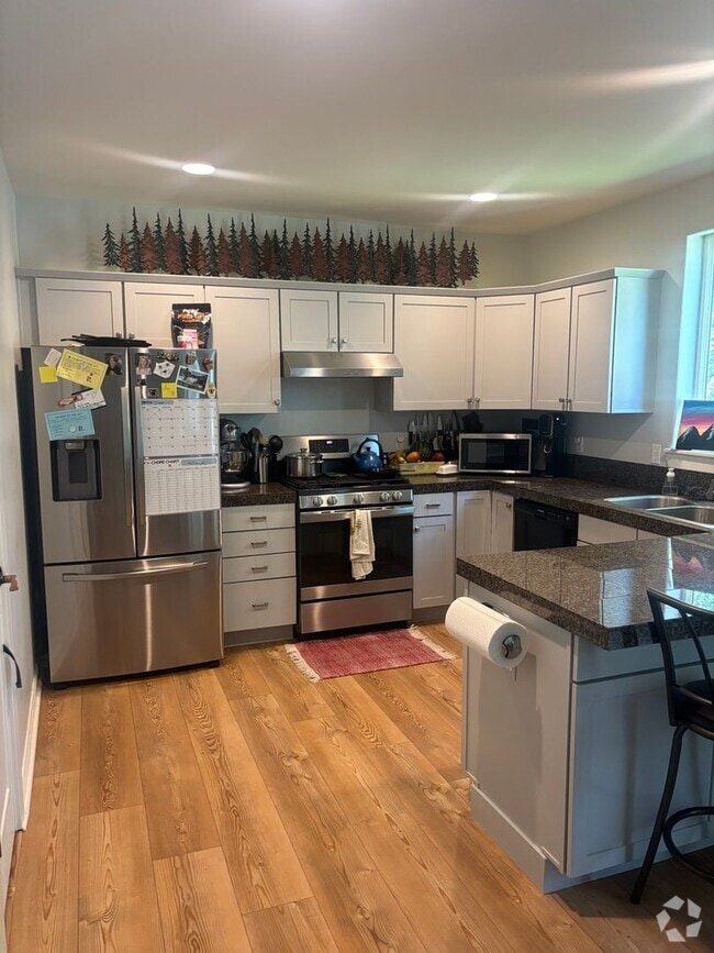 Building Photo - 3 Bedroom House with Large Bonus Room!