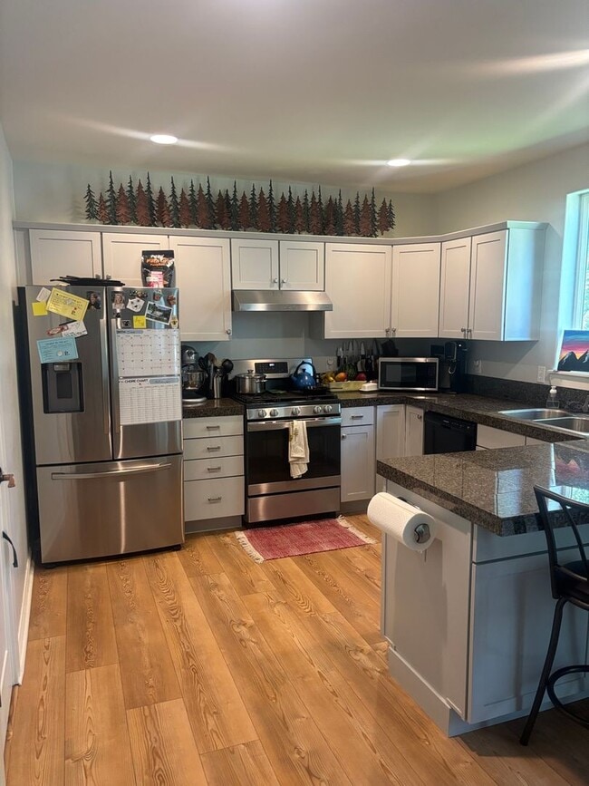 3 Bedroom House with Large Bonus Room! - 3 Bedroom House with Large Bonus Room!