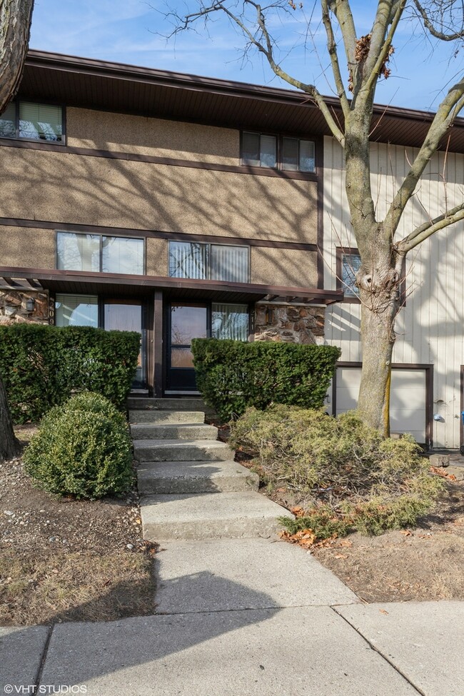 Photo - 211 Skokie Blvd Townhome