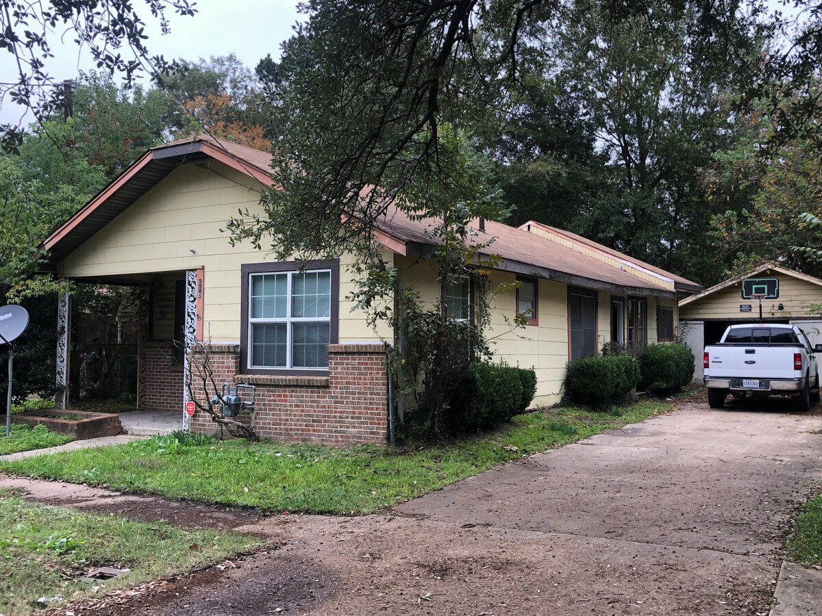 Photo - 610 N 6th St Casa