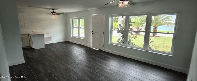 Photo - 216 NE 3rd St