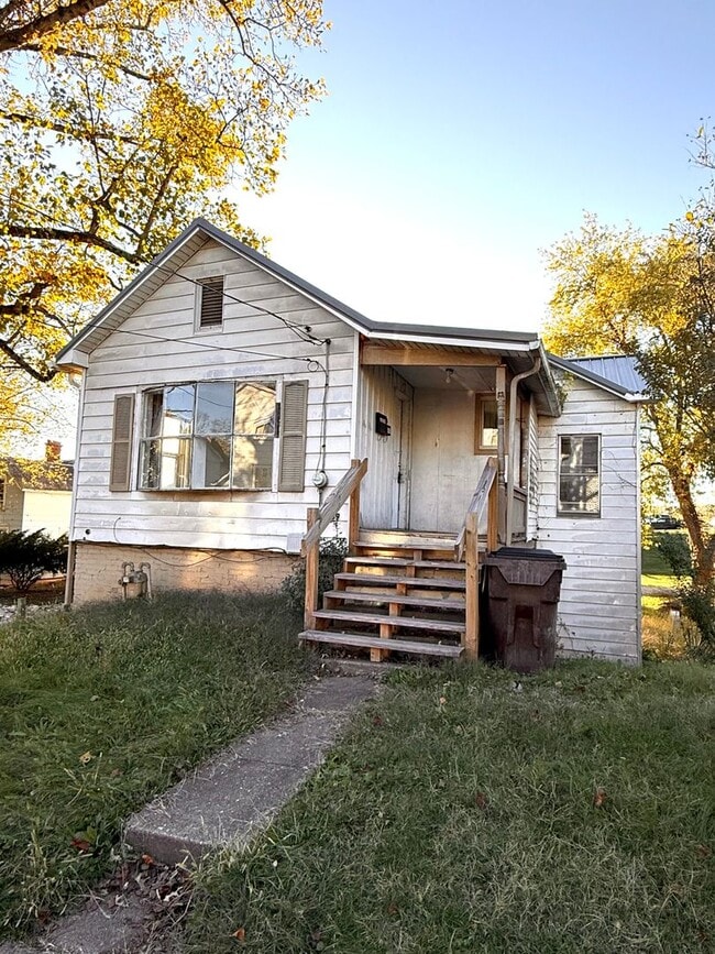 Building Photo - Don't let the outside fool you!