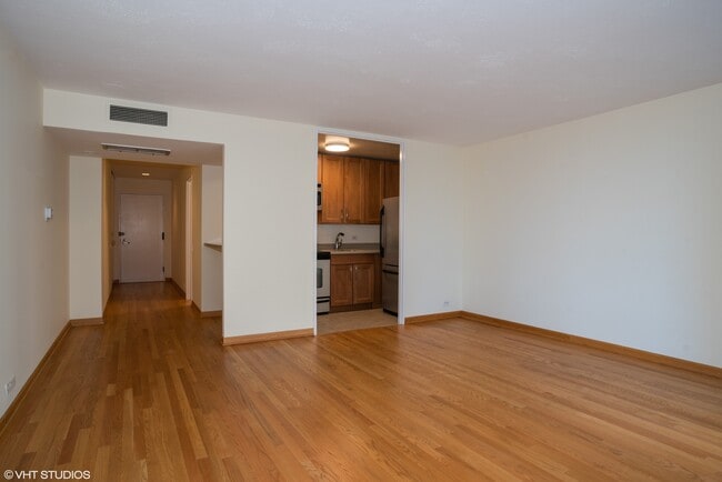 Photo - 260 E Chestnut St