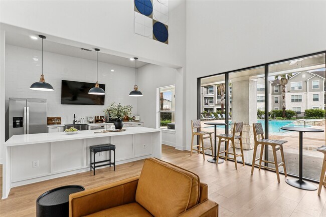 Photo - 14807 Woodland Hills Dr Unidad 7104