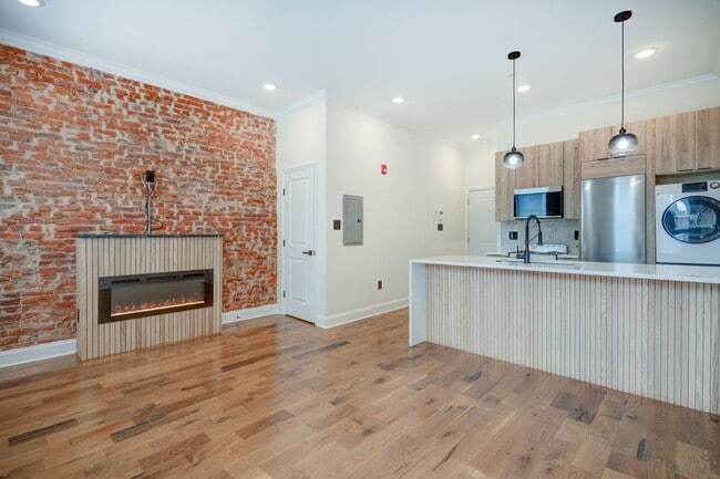 Photo - 2841 W Diamond St Unidad B