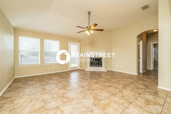 Photo - 3 Bedroom Pet-Friendly Home in Arlington, TX with Main Street Renewal