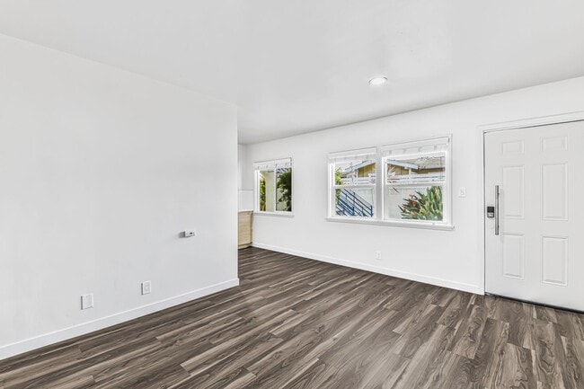 Photo - 4308 E 4th St Unit 02