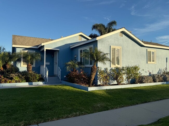 Building Photo - Stunning Fully Remodeled 3-Bedroom Home with Open-Concept Kitchen & Private Primary Suite