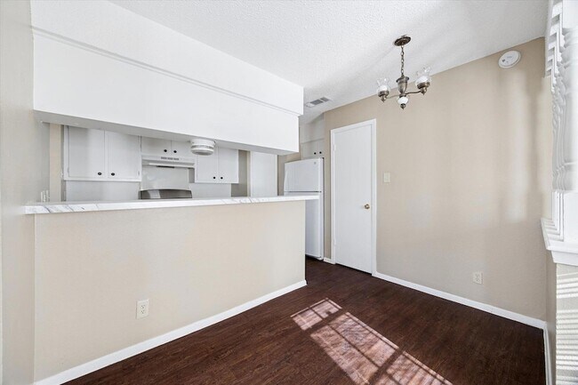 Photo - 908 Kirschner Pl Unit B