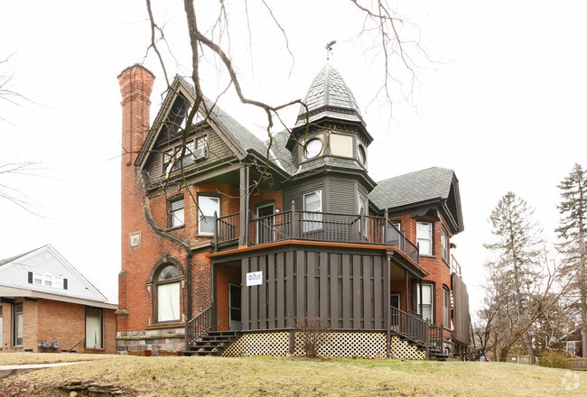 Building Photo - 1136 Prospect St - Furnished or Unfurnished!